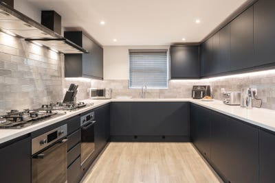 Exceptional Ensuite Room In High Spec House Main Photo