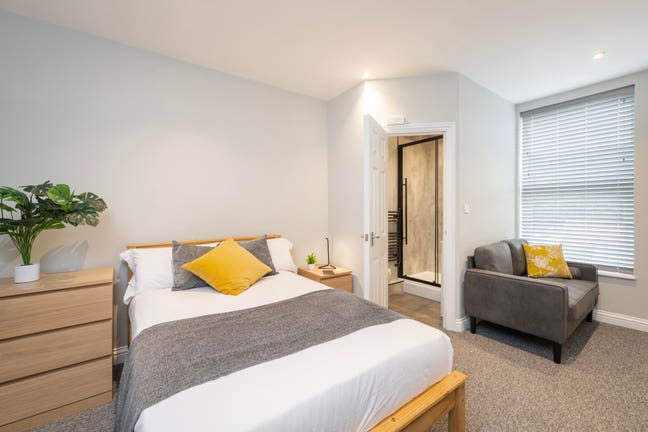 Exceptional Ensuite Room In High Spec House Main Photo