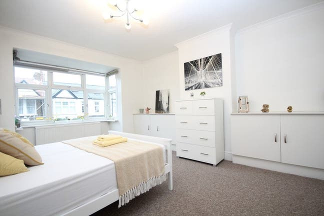 *Great Large Double Room in Chiswick-Turnham Green Main Photo