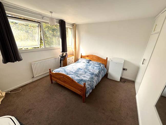 Spacious Double Room for rent in a 2-bed flat Main Photo
