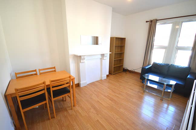3 Bedroom Flat- Ideal for Sharing Main Photo