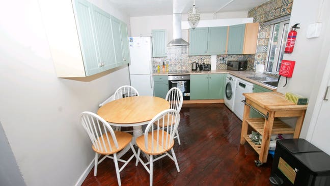 Double rooms in flat w/ garden, bills included Main Photo
