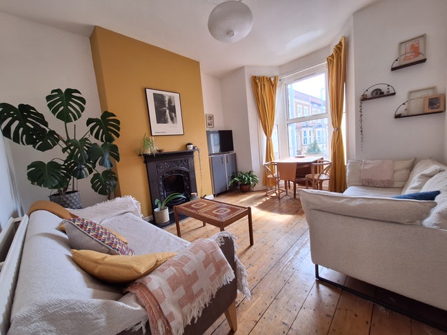 2 bed property BS2 1300 p/m, short term let  Main Photo