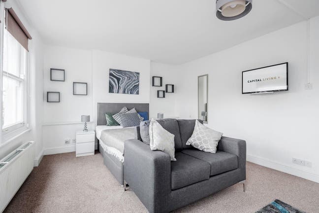 Gunnersbury Double Bedroom Main Photo