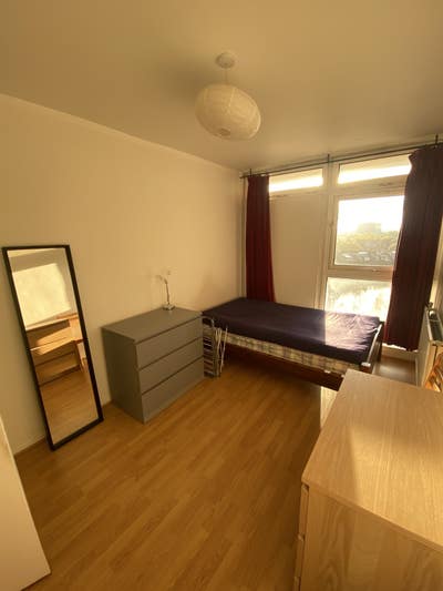 Room to let in Maida Vale W9 professionals only Main Photo