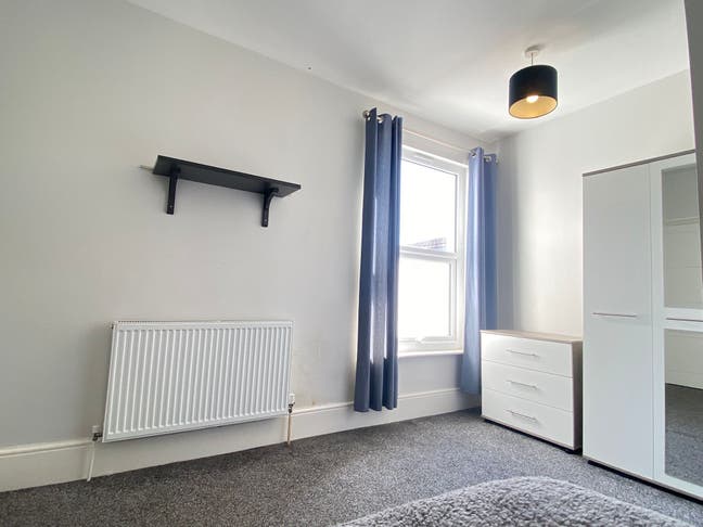 Beautiful room available Main Photo