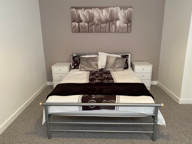 Spacious Room Close to Hambridge Road Main Photo