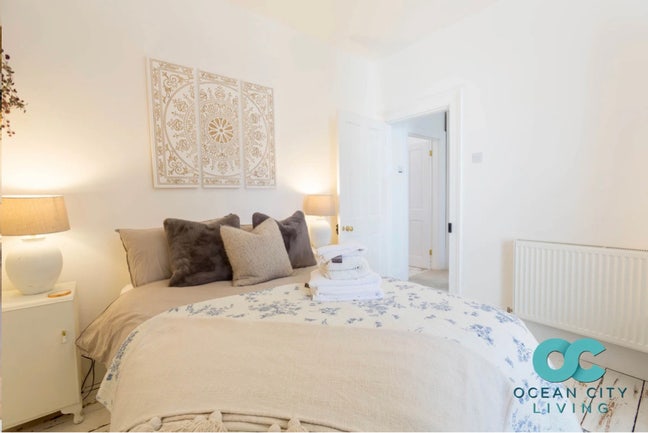 Double room w/en-suite QUIET+CLEAN house Main Photo