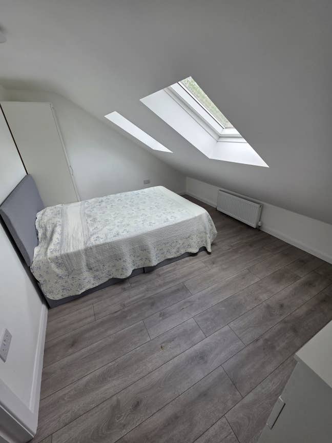Room available in E12 Main Photo