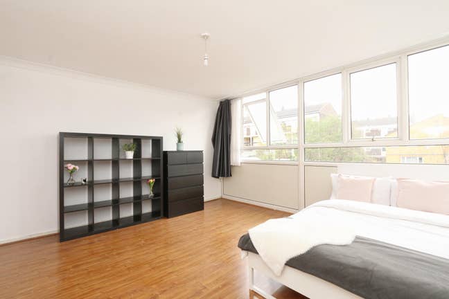 🏡 Cozy Room Just 2 Stops from Shoreditch🏡  Main Photo