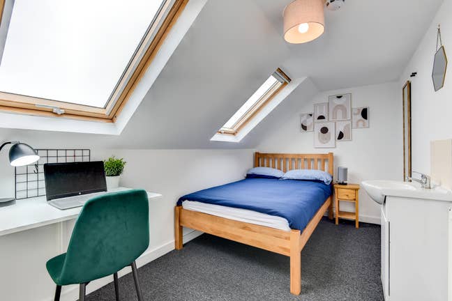 👉 Spacious Room in a Friendly House Share 👈 Main Photo