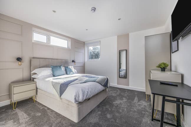 1 Spacious Ensuite Room Left-50% off First Month Main Photo