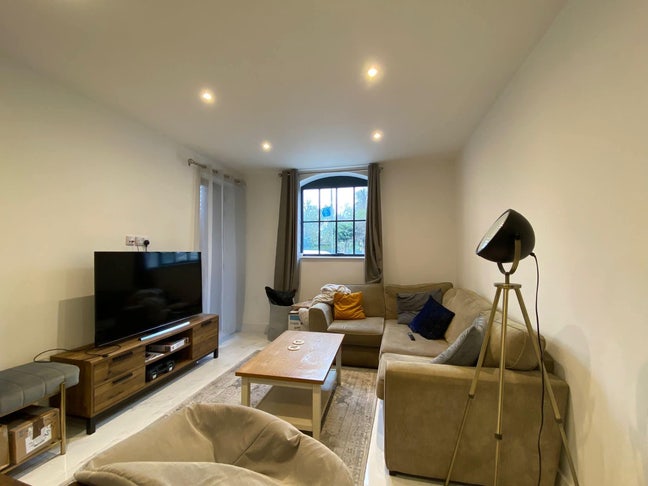 Double Room in Colliers Wood Main Photo