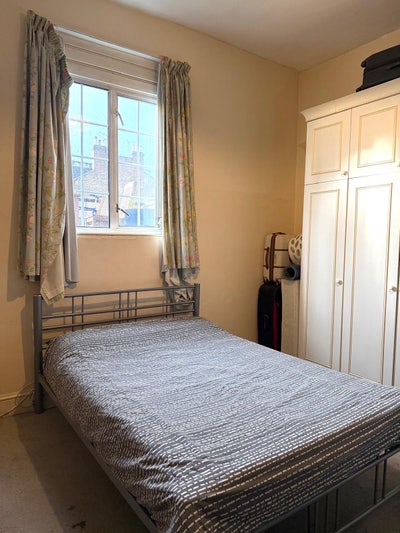 Spacious beautiful room - great location  Main Photo