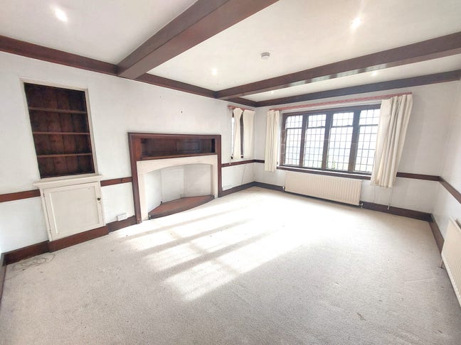 Spacious Room &pound;450 Pcm Bills Included  Main Photo