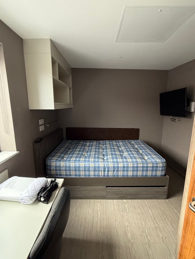 Eclipse Student Ensuite Room Main Photo