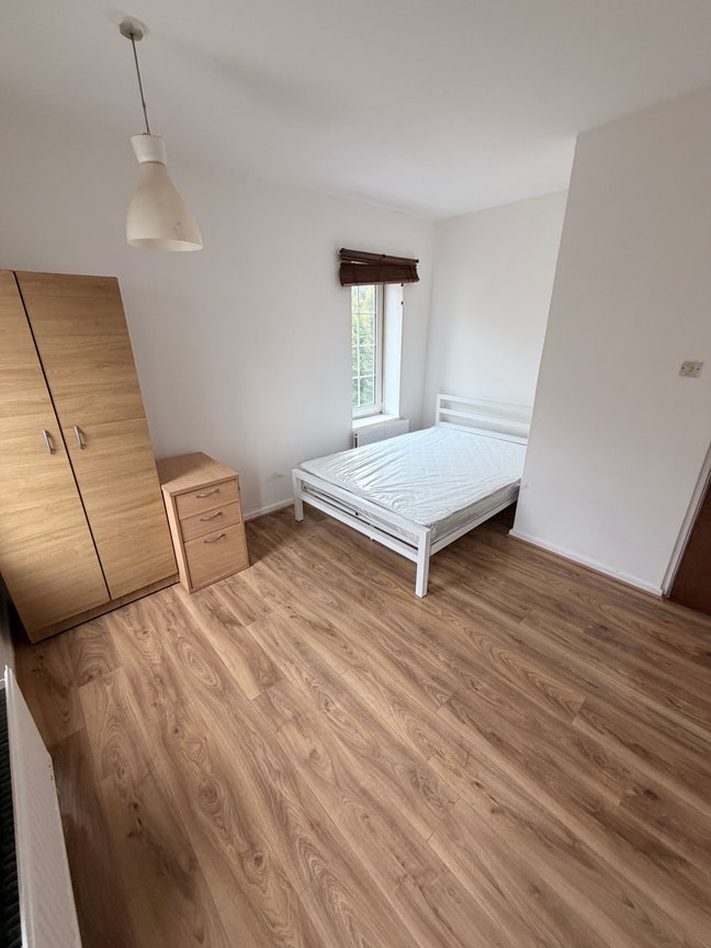 Vibrant DBL room ✨| 4min to Wapping 🚂 | Bills Inc Main Photo