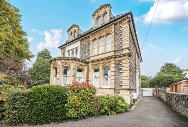 Huge central victorian flat seeking 2 flatmates Main Photo