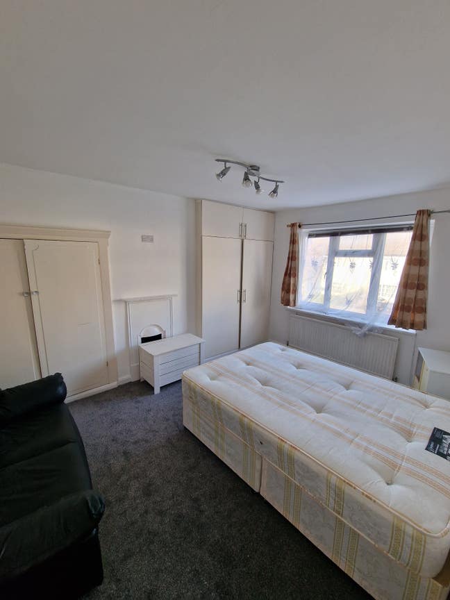 Massive Room, All Bills Inc, in Greenwich Main Photo