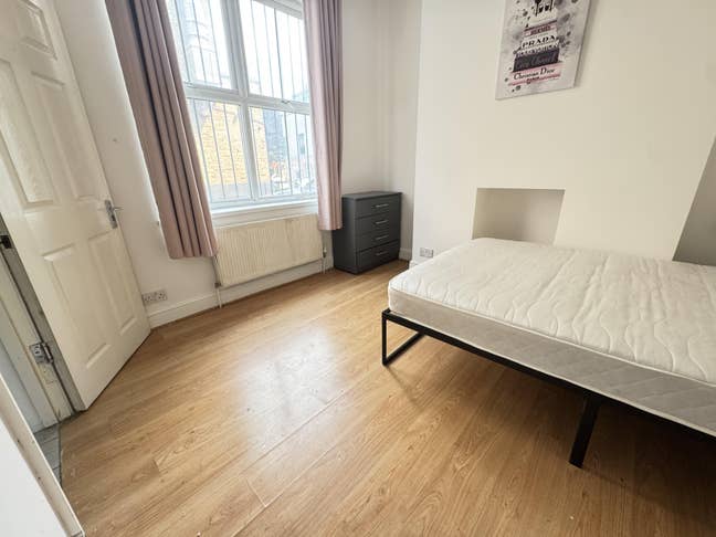 Sensational Double Room in Zone 1 available now  Main Photo