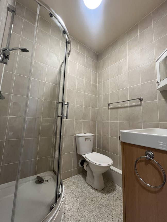 High Quality En-Sute Studio Rooms Available Main Photo