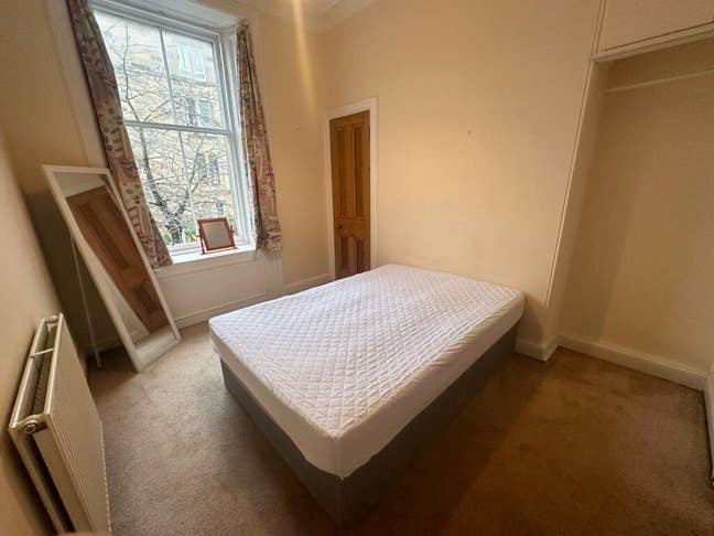 Room availible in 2 bed flat for rent Main Photo