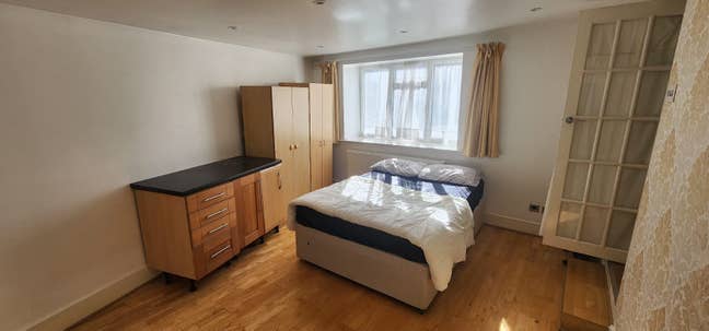 Big furnished double bedroom available from now Main Photo