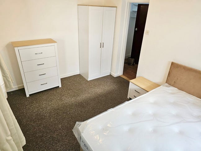 Double room with Ensuite In Southsea available NOW Main Photo