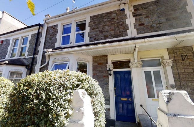 Two Room Available in a Five Bedroom Student House Main Photo
