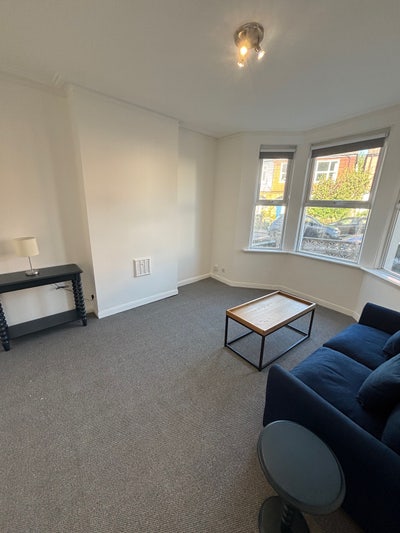 A 2 bedroom flat in Balham with a garden Main Photo