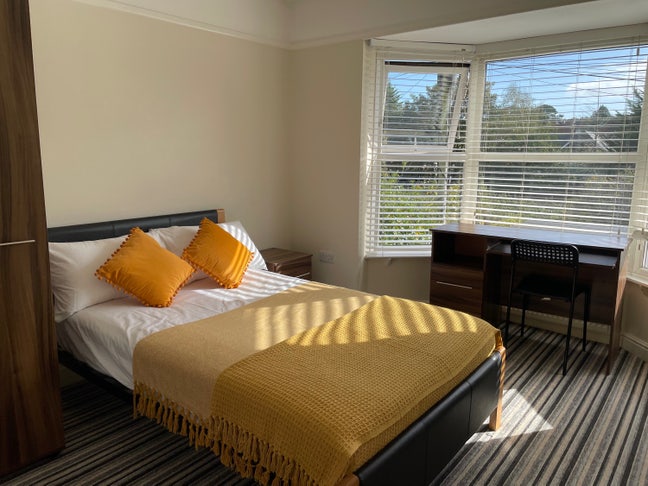 Ensuite Dble & Dble | Free Rent | Deposit Options Main Photo