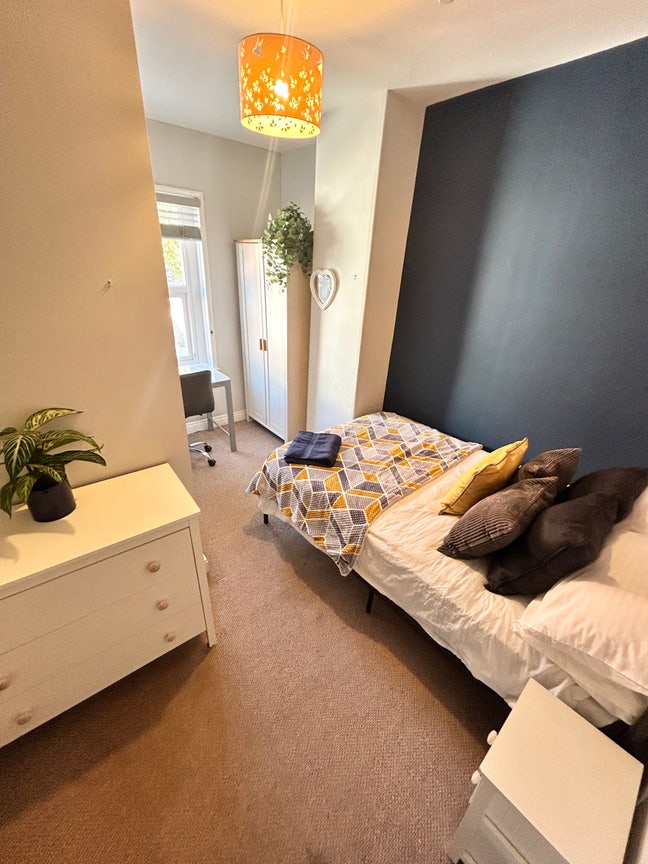 Great location, close to centre. Quiet area Main Photo