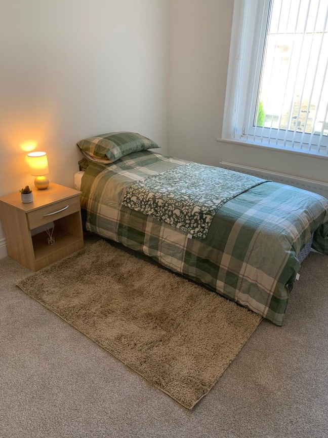 Furnished room ready to go Main Photo