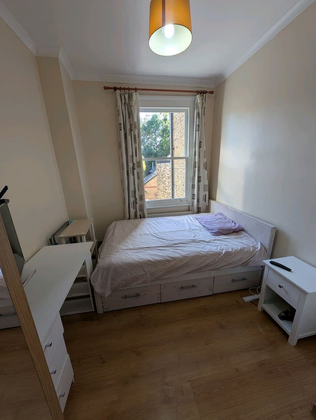Clean double room in Stockwell  Main Photo