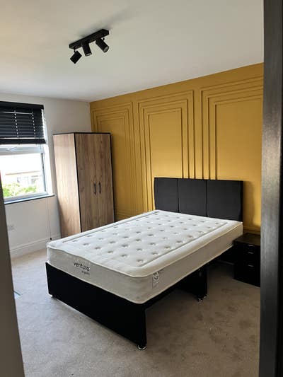 Large All En Suite House Main Photo