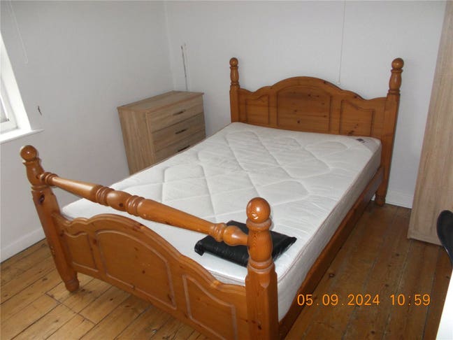 One Room Available in a Student Shared House Main Photo