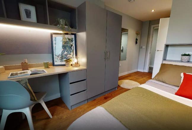 IQ Ensuite - Tenancy takeover - £135/week Main Photo