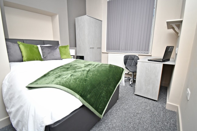  Double Ensuite | Bills INC | Train Station Nearby Main Photo