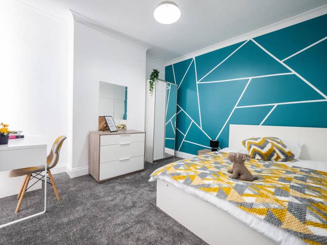 Spacious Double Room in Friendly House Share Main Photo