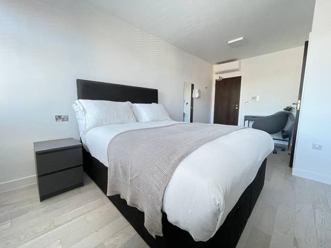 New Luxury En Suites - Moments from Northern Line Main Photo