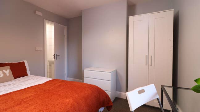 Ensuite Rooms Available 🏡 Park Road Main Photo