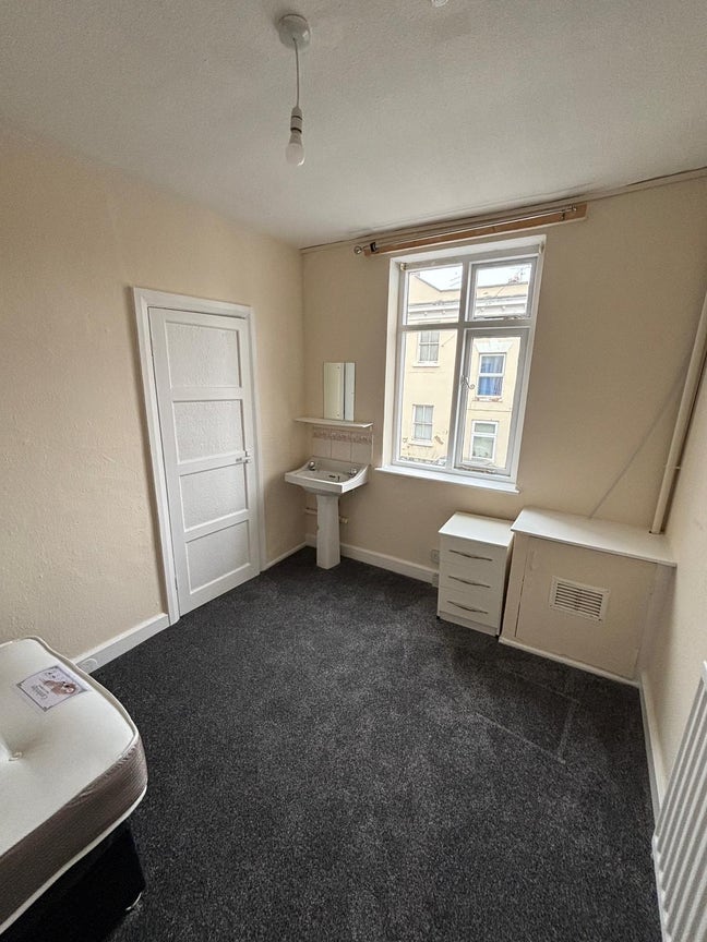 Rooms to rent  Main Photo