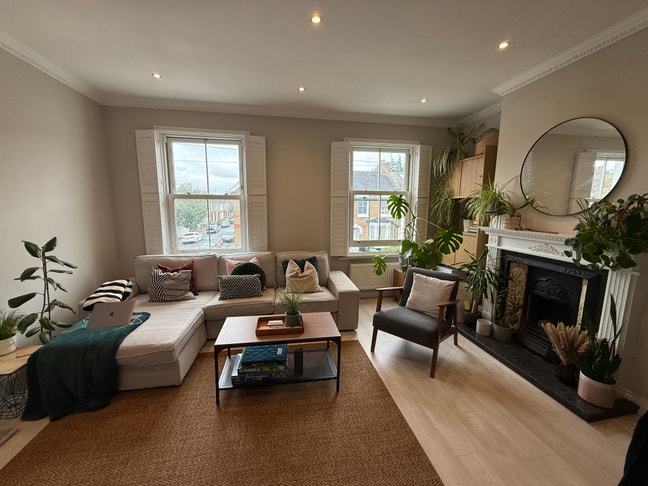 Lovely Room Available in Bright Tottenham Flat Main Photo