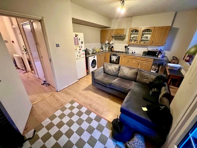2 Double Rooms Still Available - Clapham Common Main Photo