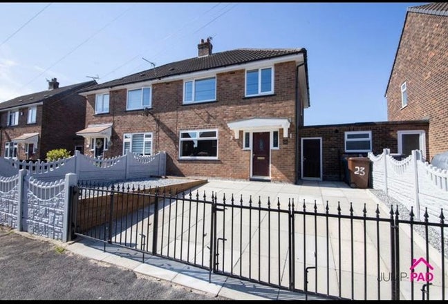 Two double rooms available in newly refurbished  Main Photo