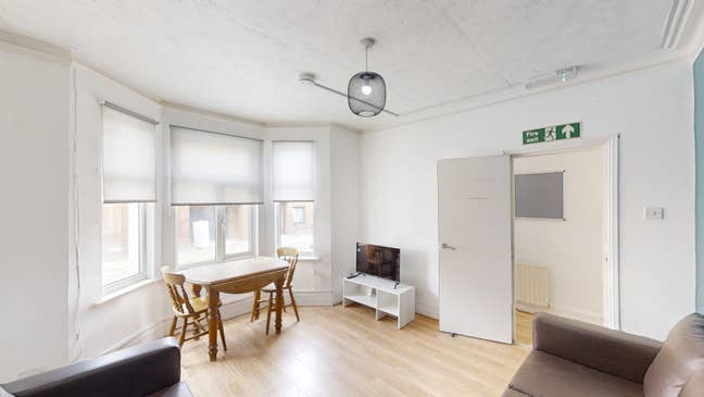 Richmond Road - Refurbished House-Share Main Photo