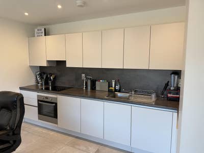 Modern Double Ensuite Room - All bills & gym incl Main Photo