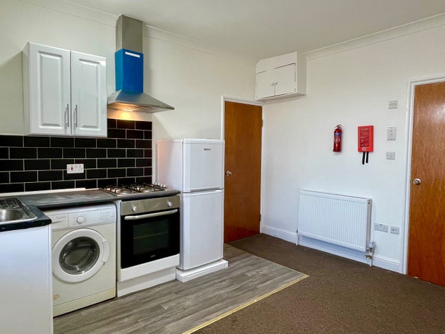 Furnished studio flat with all bills included  Main Photo