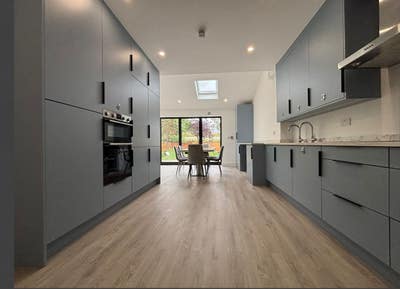 Brand New 6 Bed 6 Bath House on Sutherland Grove Main Photo