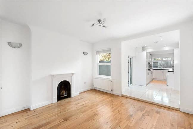 Four-bedroom end of terrace house  Main Photo